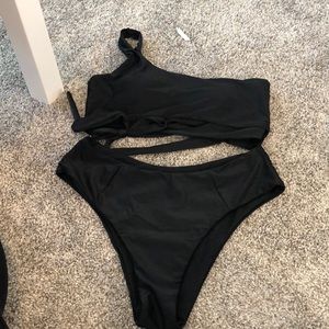 Bikini size large new tried on didnt fit me so re poshing